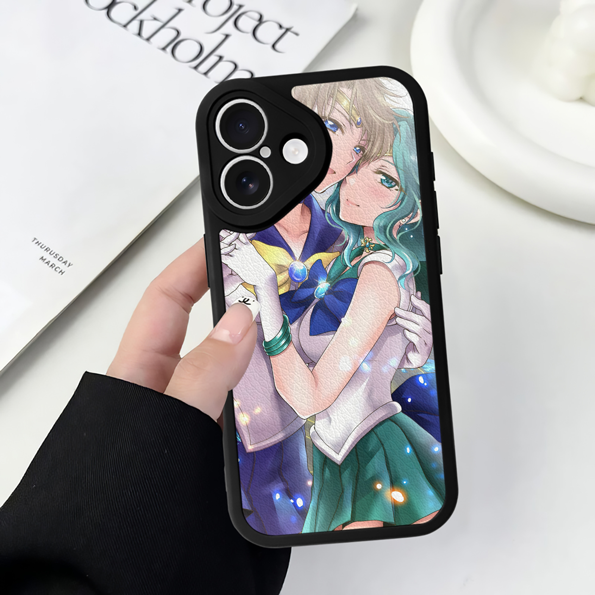 （画像用） 美少女戦士セーラームーン Sailor Moon 【iPhone 16シリーズ対応】シリコンスマホケース（レザー調） 材質：シリコン